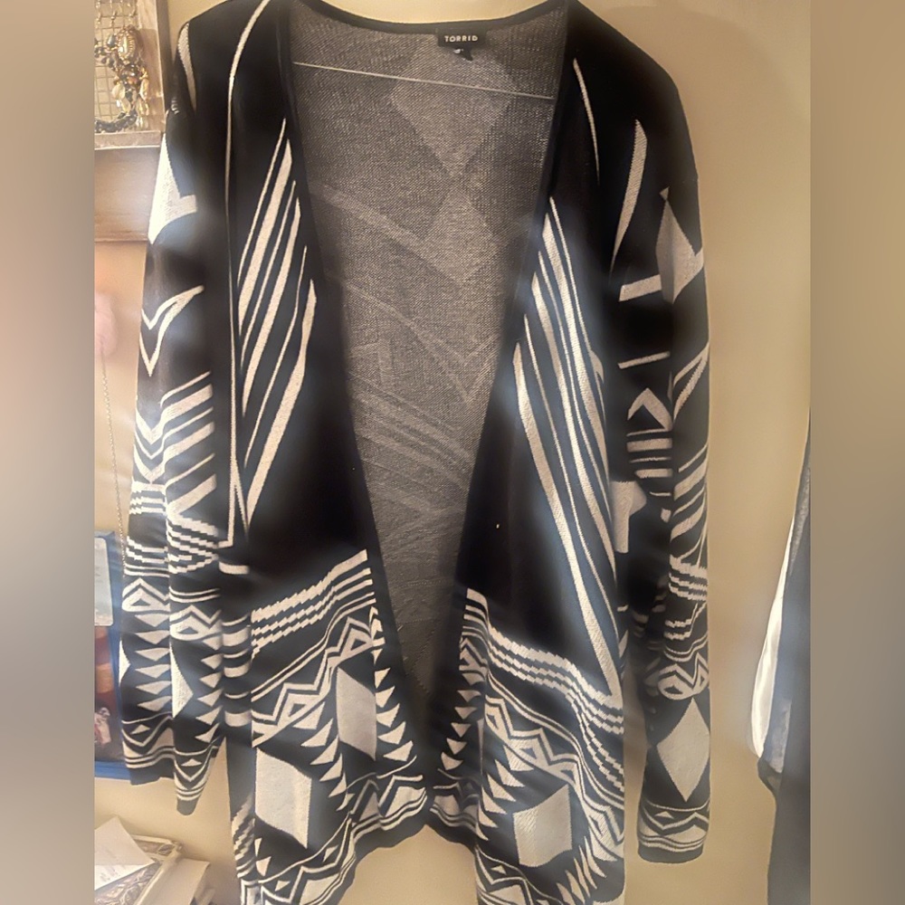 Like new torrid sweater size 4